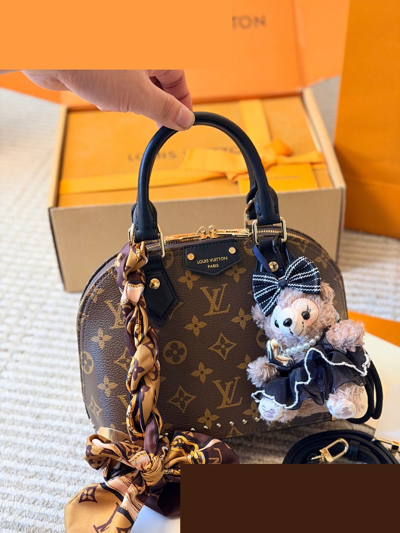 LV Bag 026