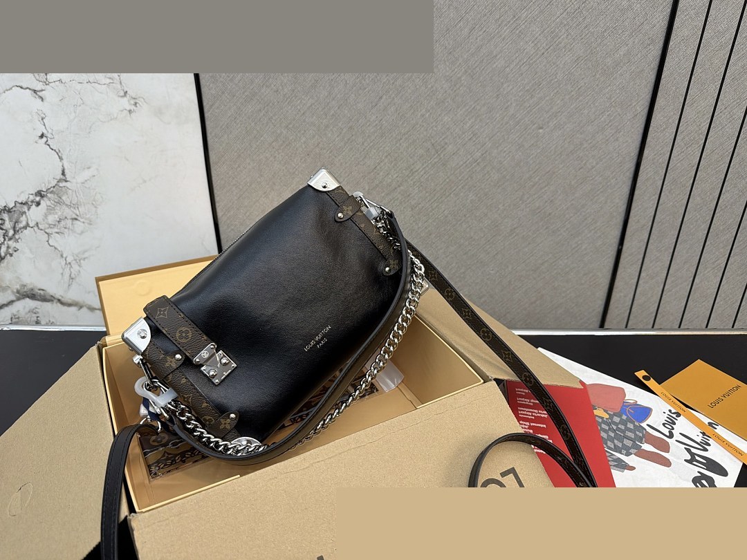 LV Bag 081