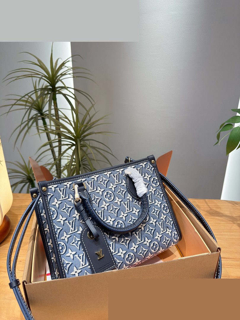 LV Bag 098