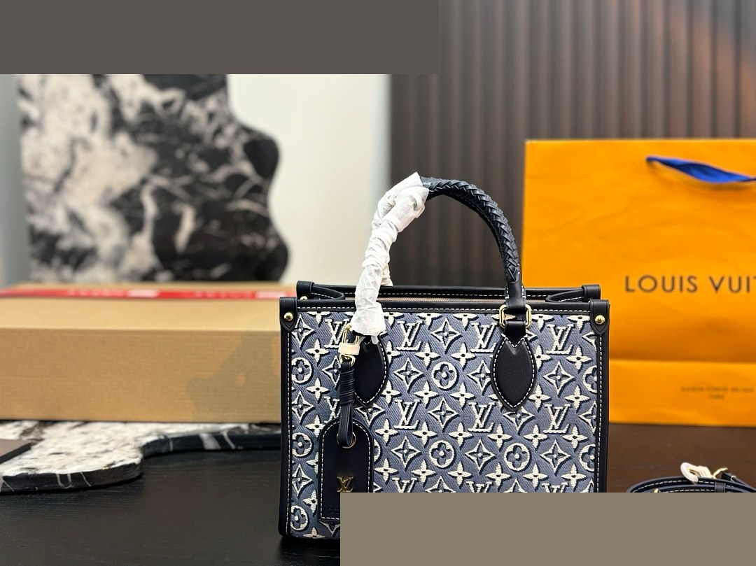 LV Bag 099