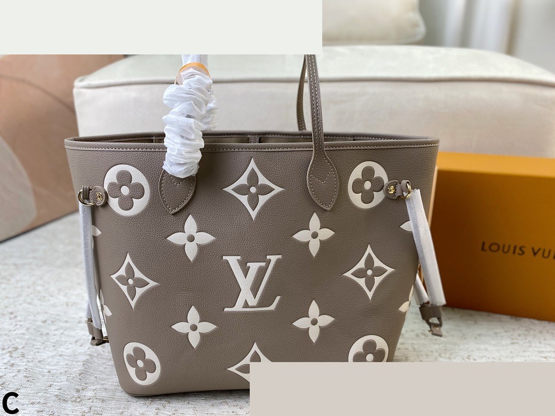 LV Bag 122
