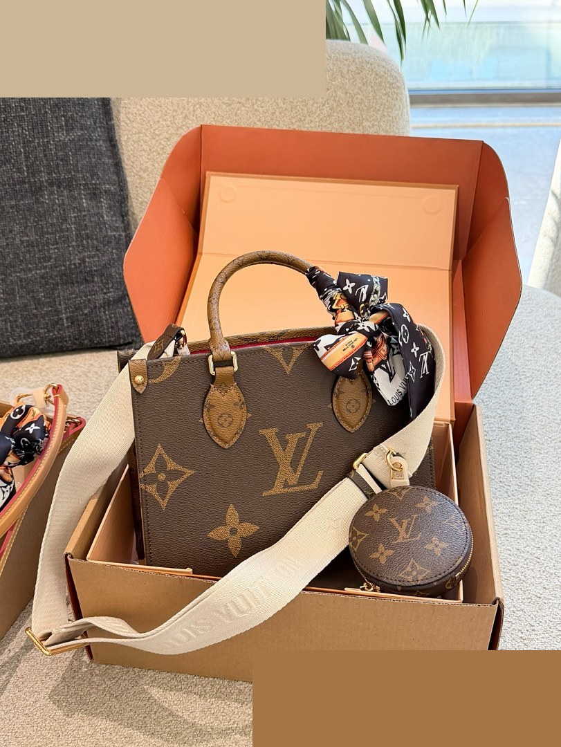 LV Bag 131