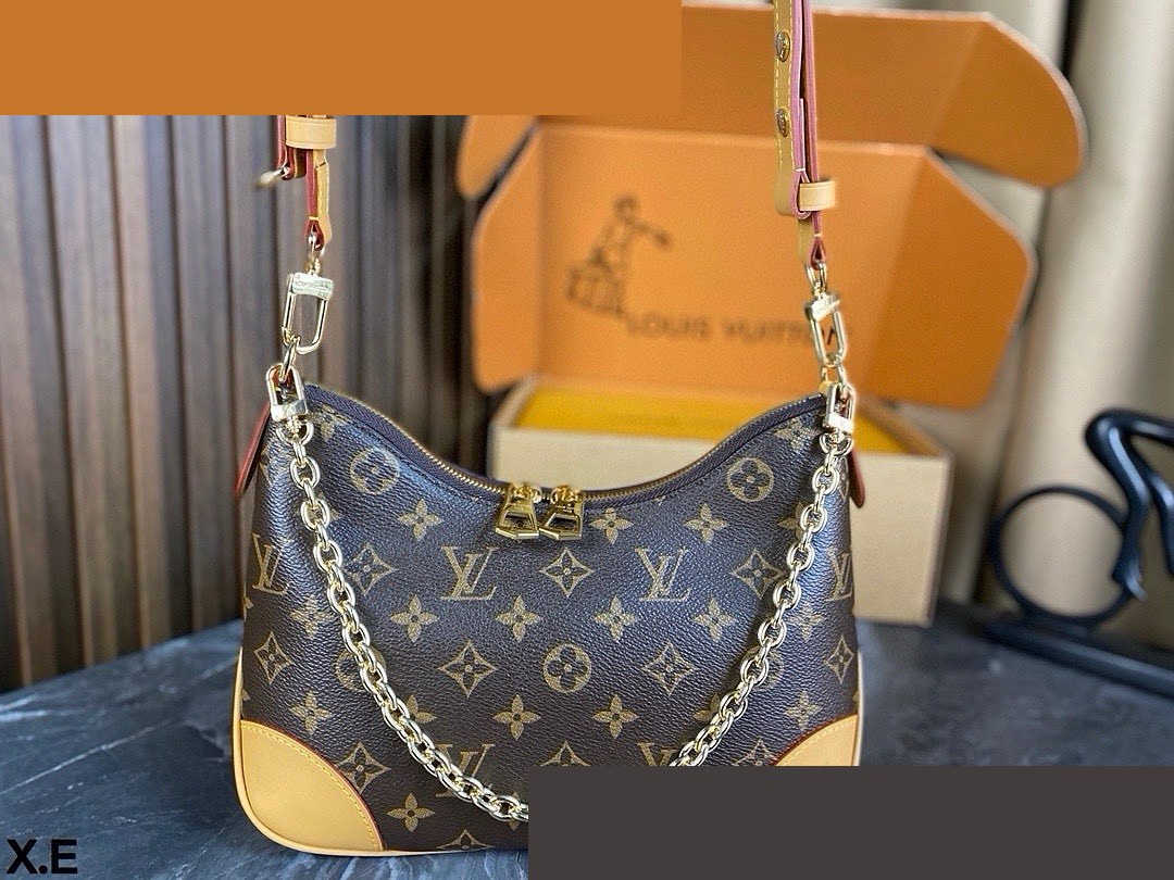 LV Bag 148