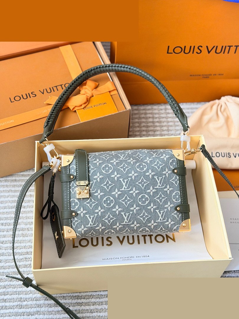 LV Bag 157