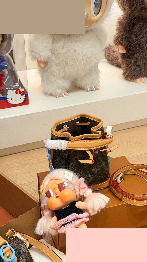 LV Bag 167