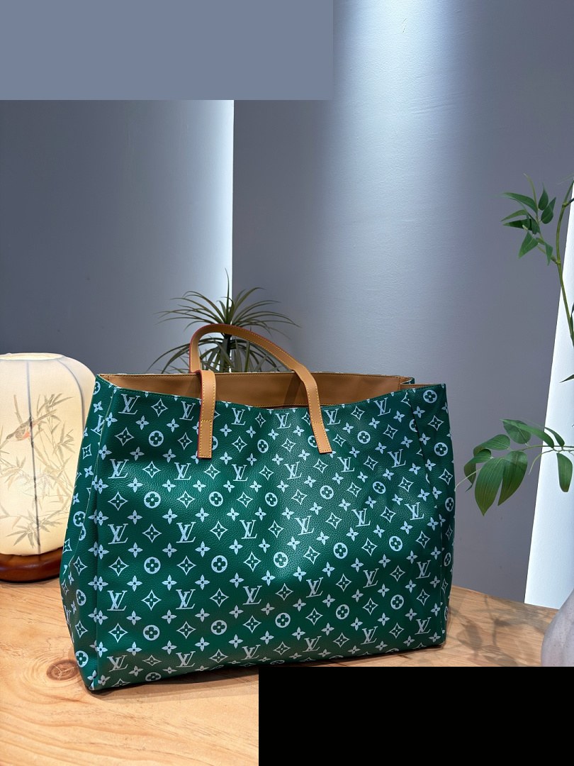 LV Bag 202