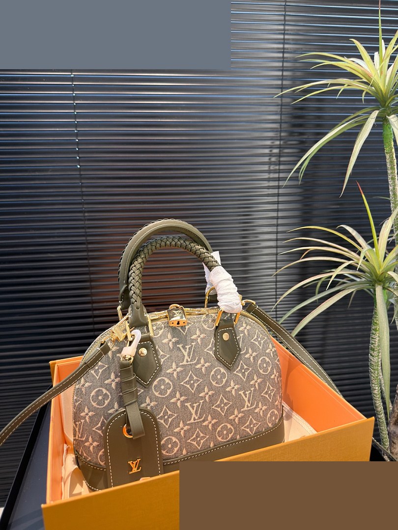 LV Bag 211