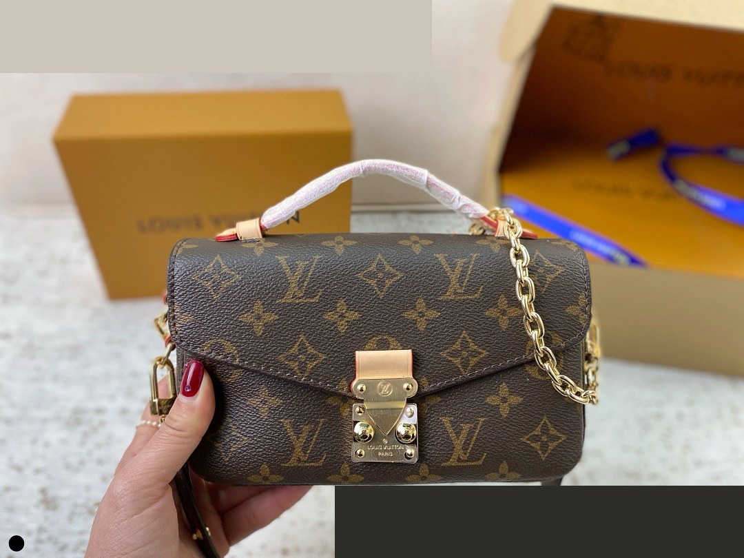 LV Bag 218