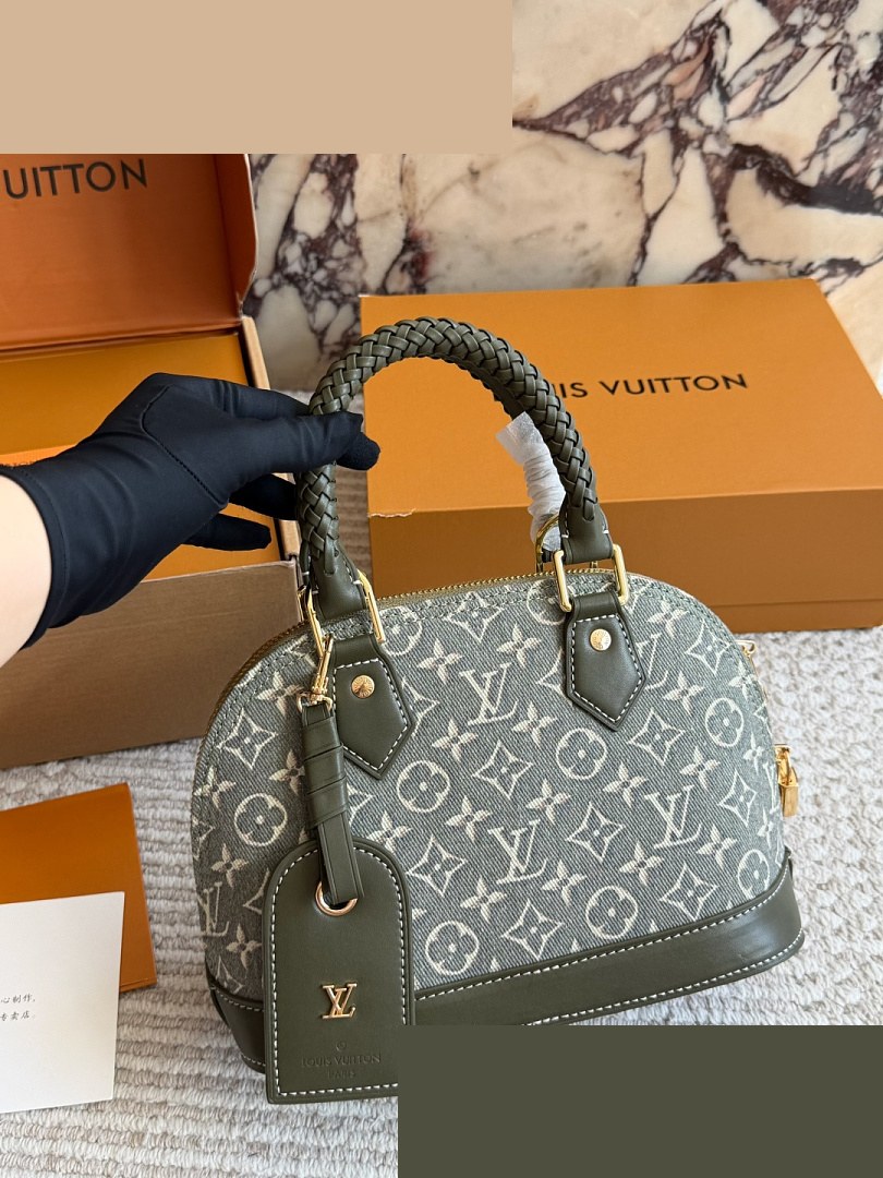 LV Bag 230