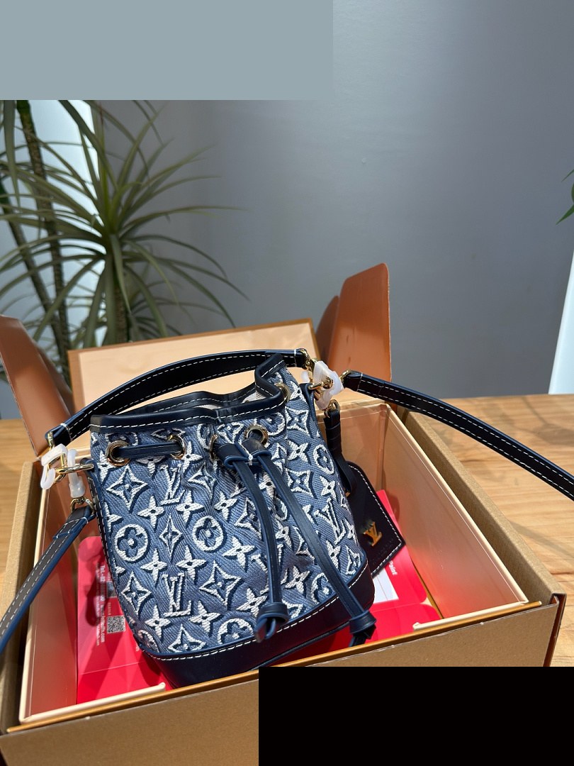 LV Bag 322