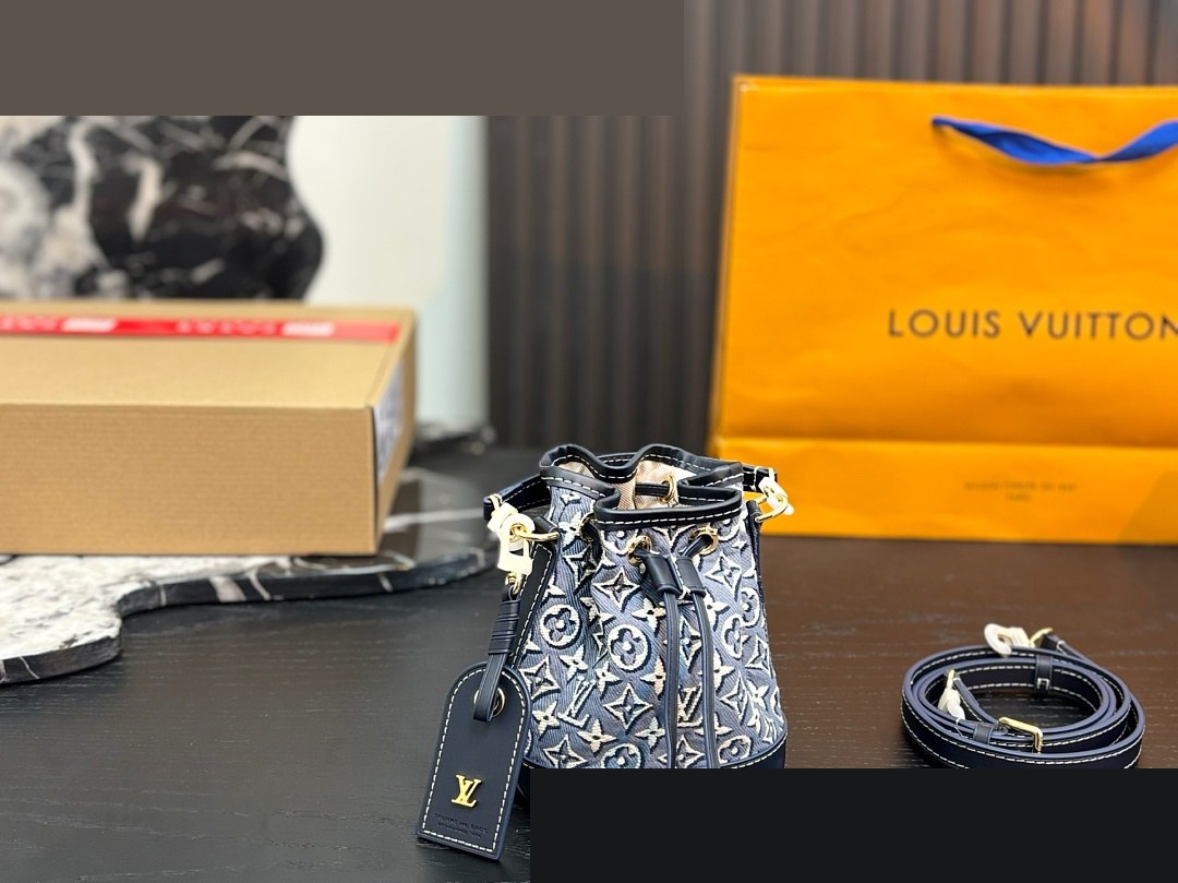 LV Bag 327