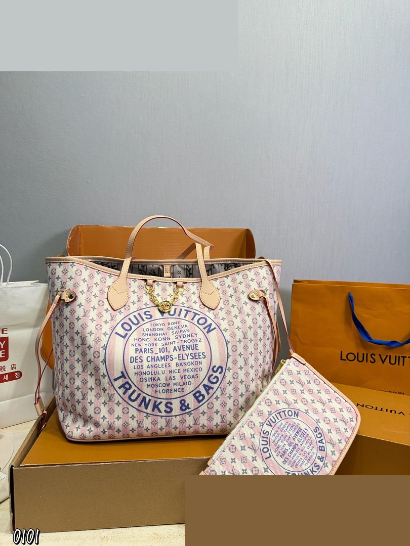 LV Bag 366