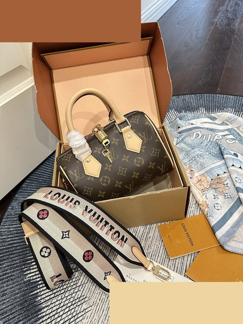 LV Bag 382