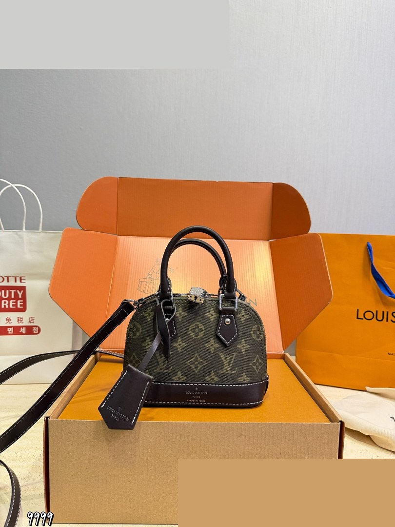 LV Bag 399