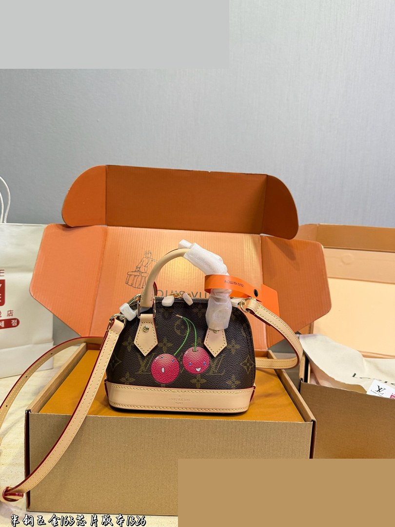 LV Bag 426