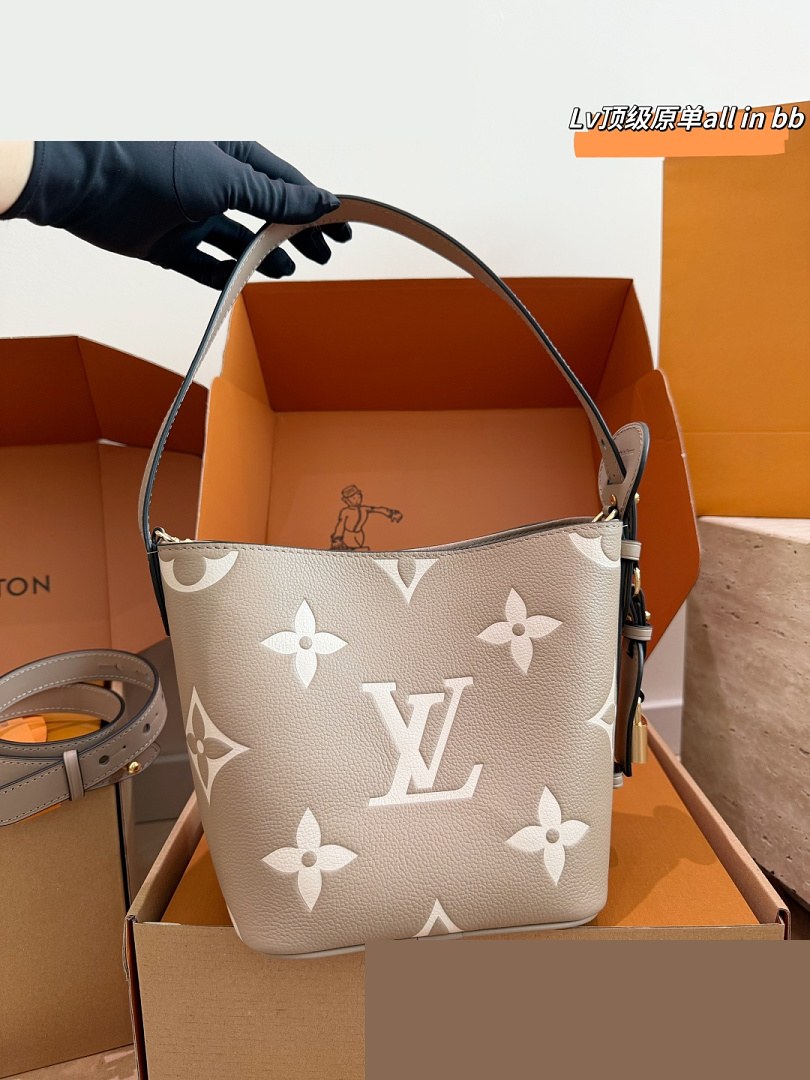 LV Bag 441