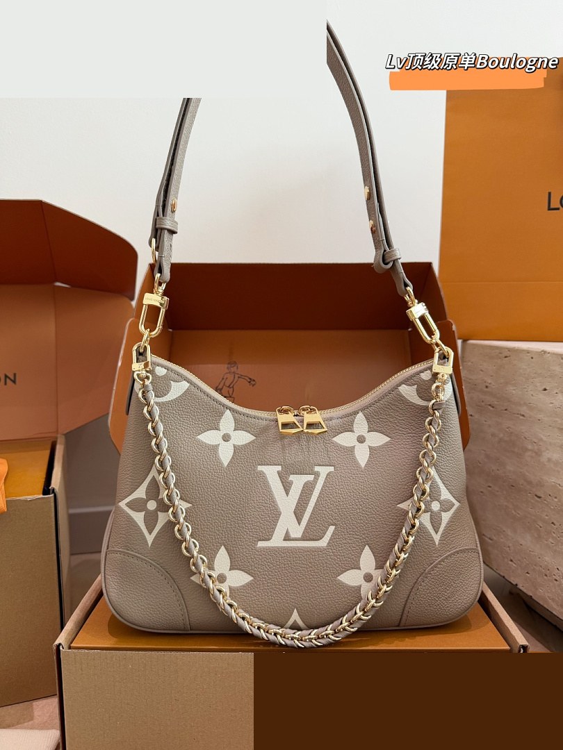 LV Bag 446