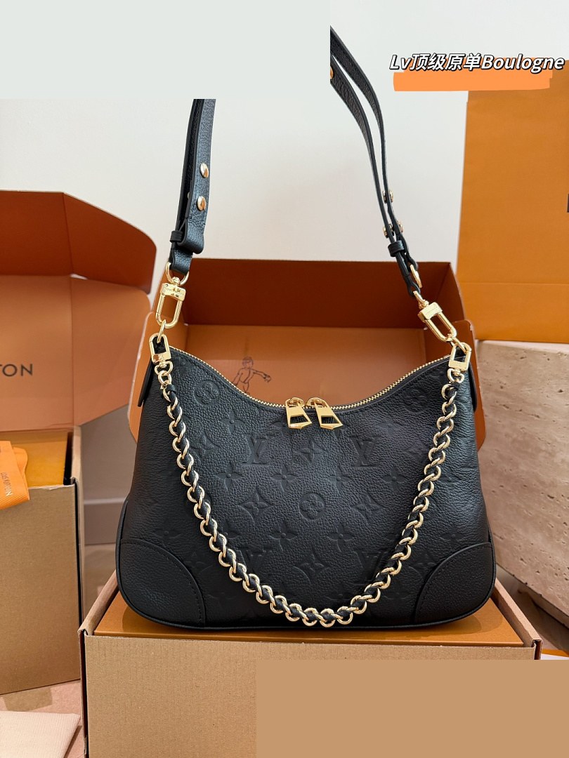 LV Bag 447