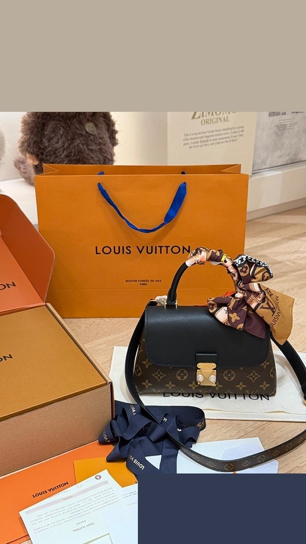 LV Bag 464