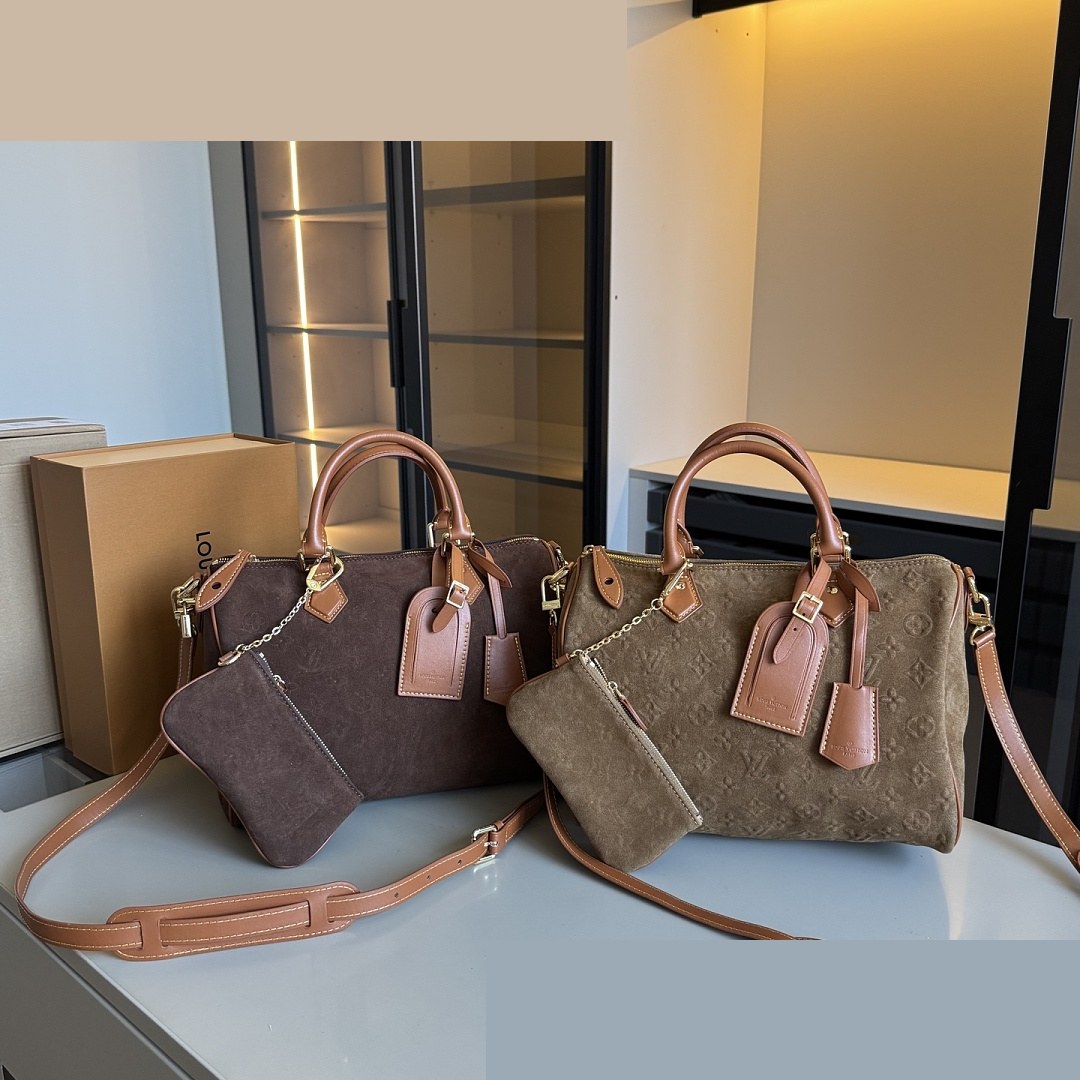 LV Bag 564