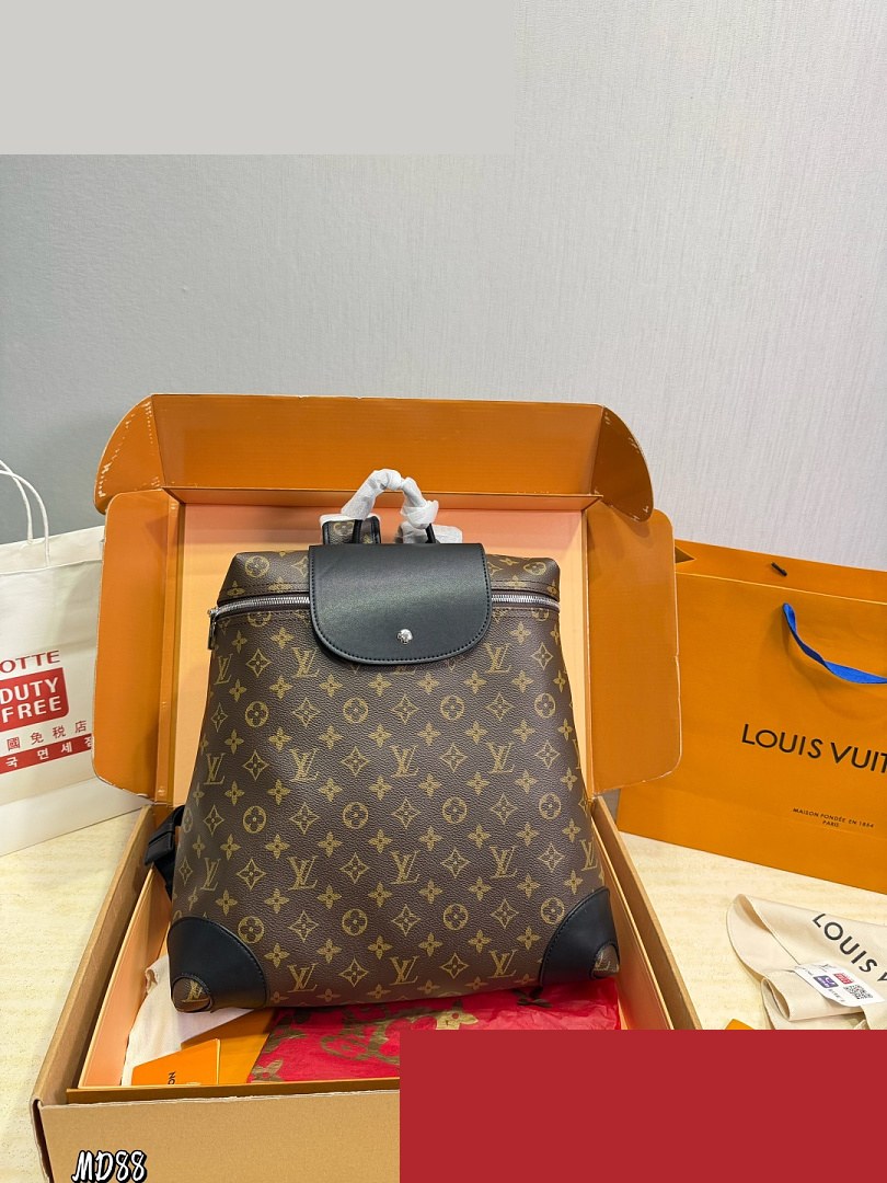 LV Bag 582